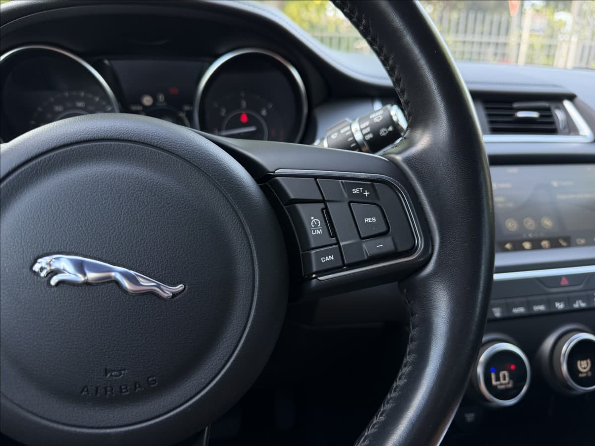 2018 Jaguar E-PACE - 14