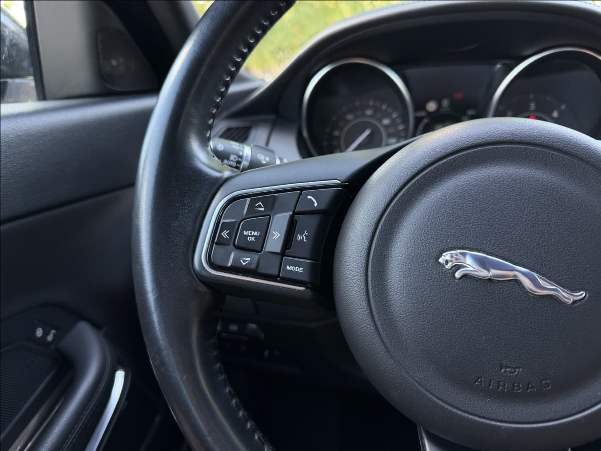 2018 Jaguar E-PACE - 15