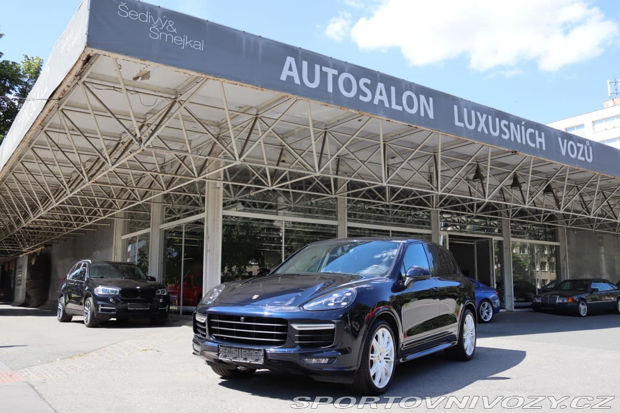 2016 Porsche CAYENNE