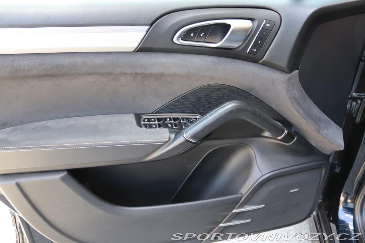 2016 Porsche CAYENNE - 19