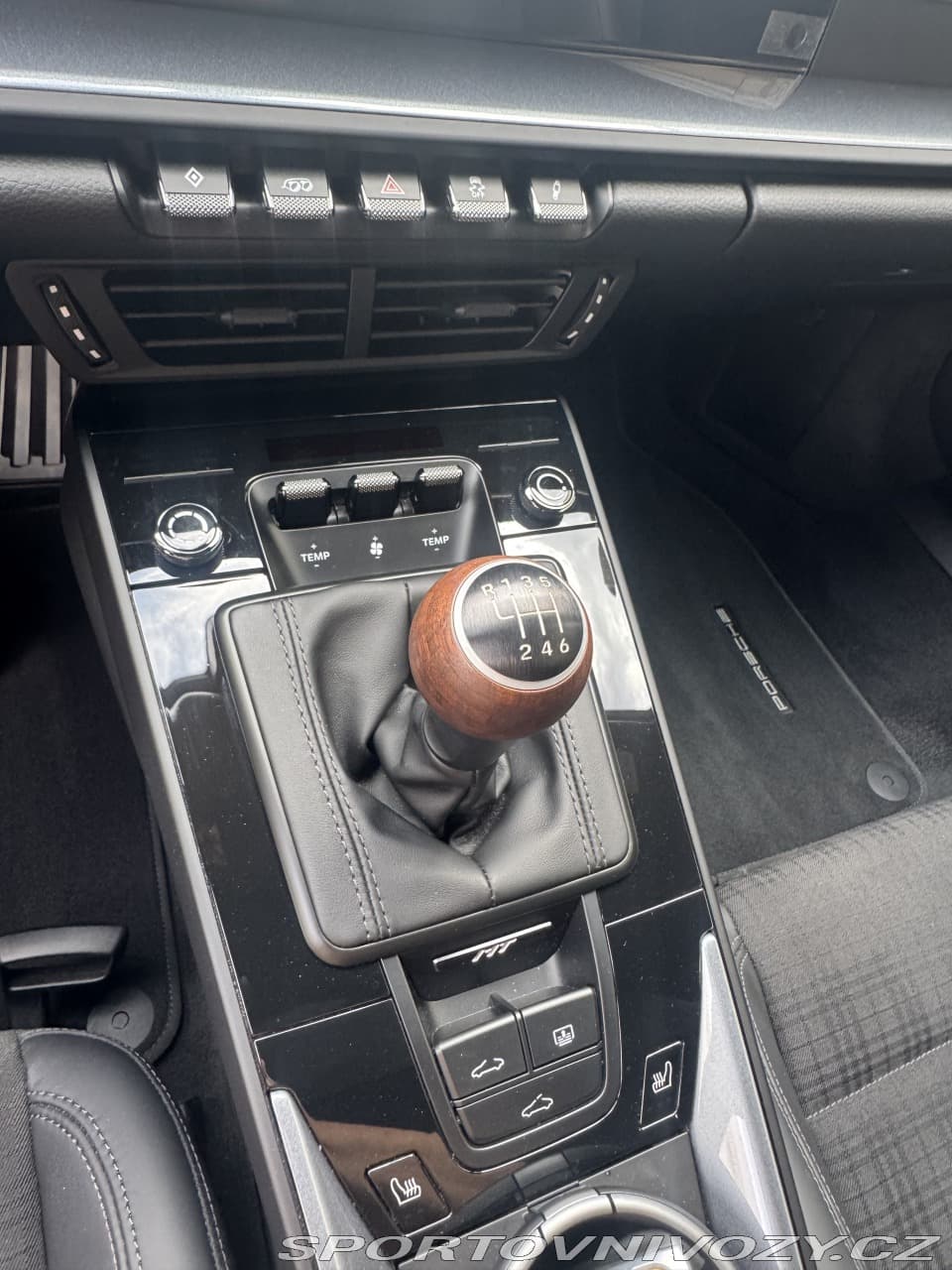 2025 Porsche 911 - 18