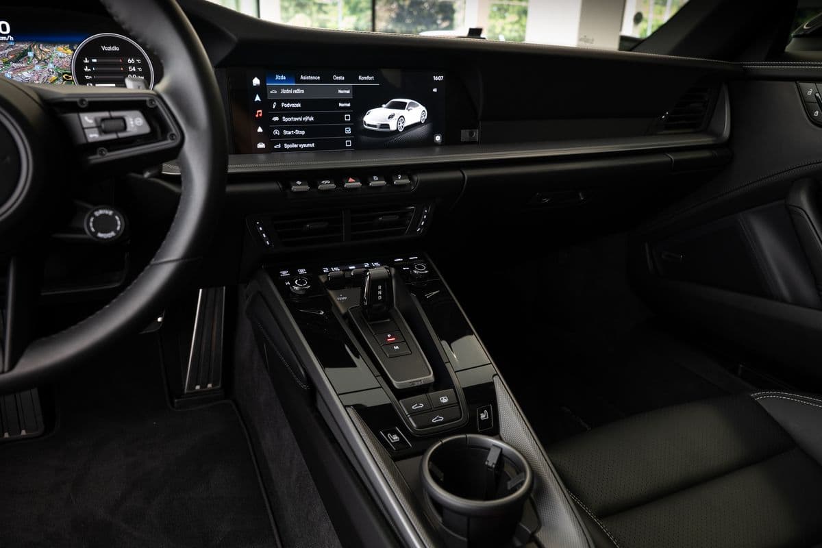 2025 Porsche 911 - 10