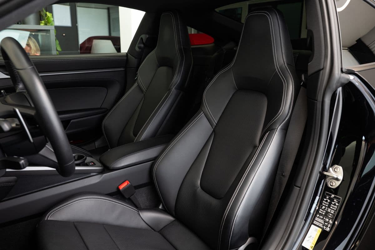 2025 Porsche 911 - 8