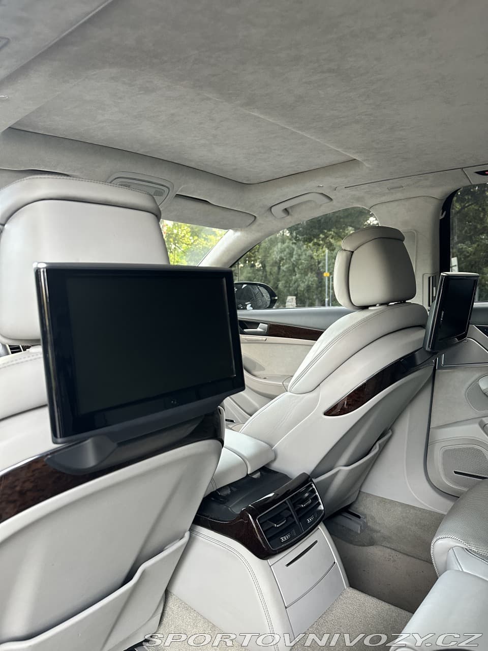 2013 Audi S8 - 9