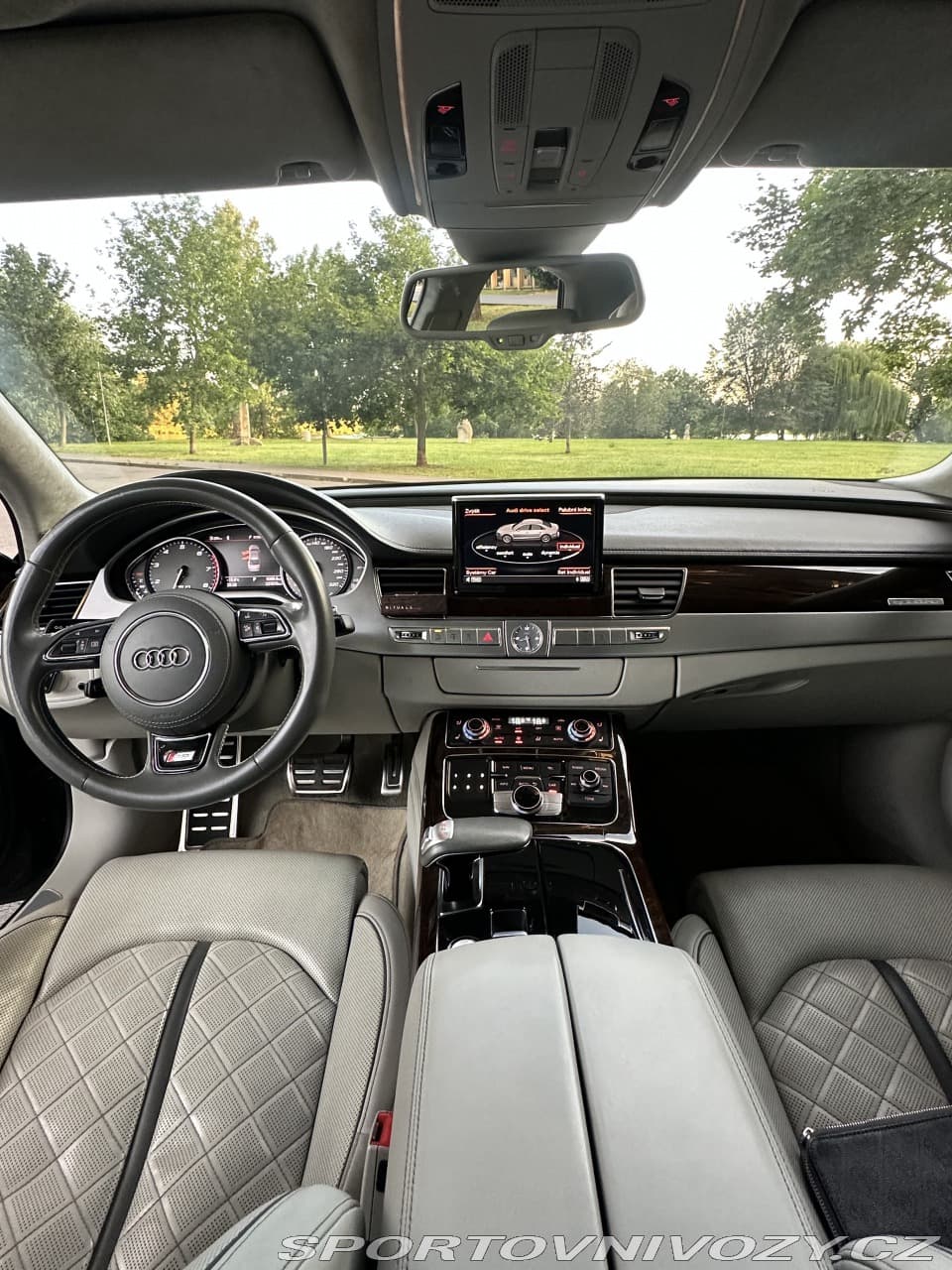 2013 Audi S8 - 6