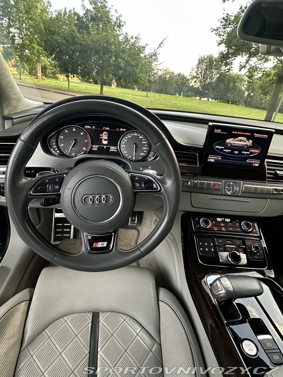 2013 Audi S8 - 7