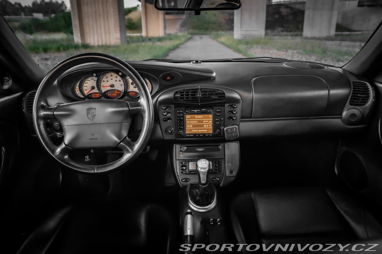2001 Porsche 911 - 12