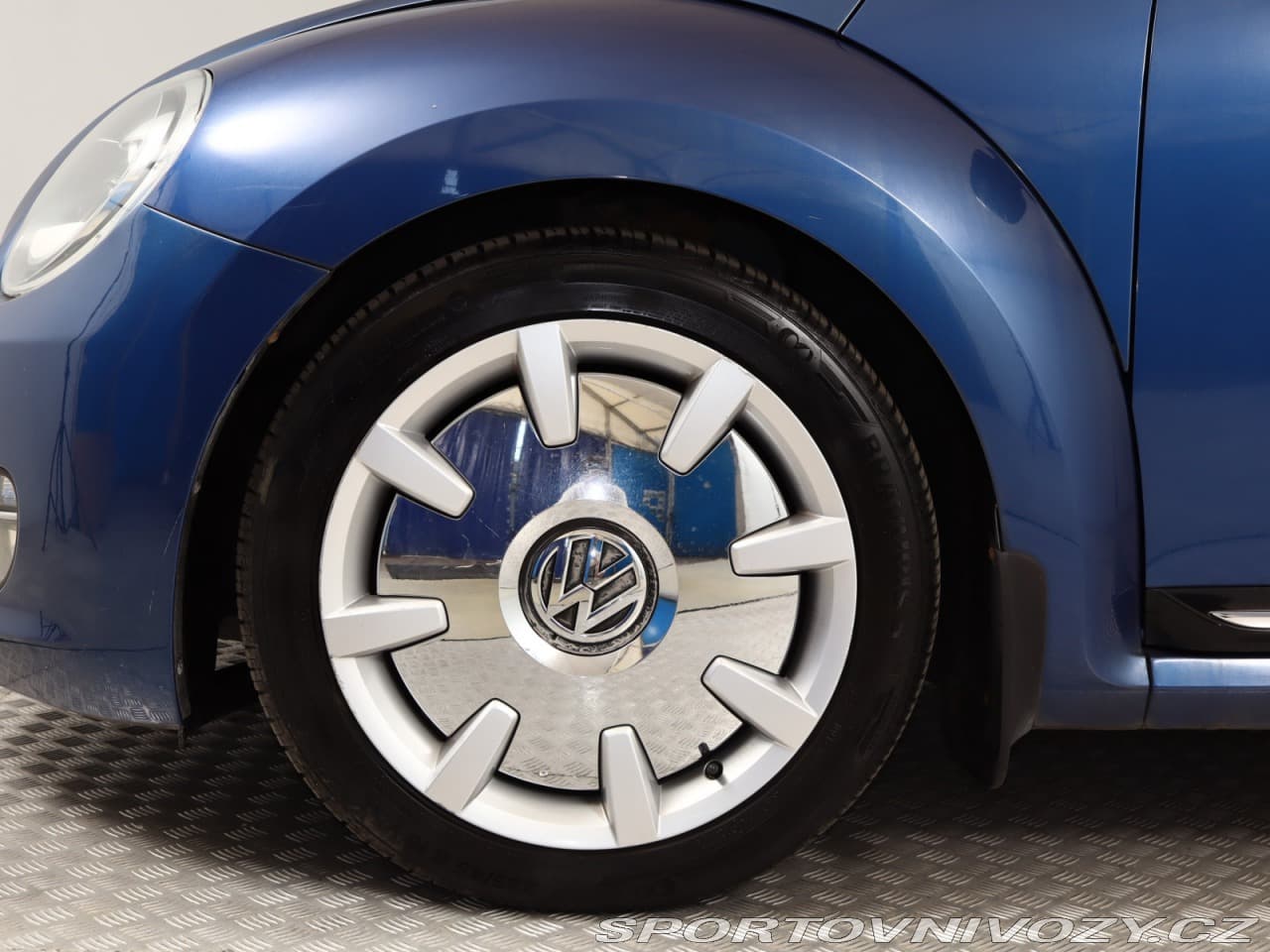 2012 Volkswagen BEETLE - 12