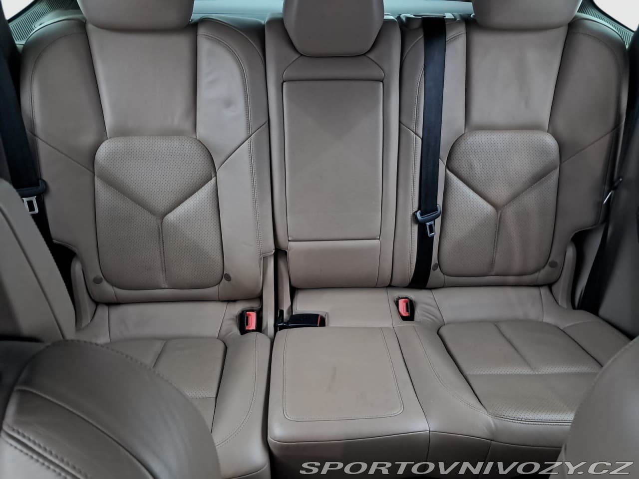 2011 Porsche CAYENNE - 10