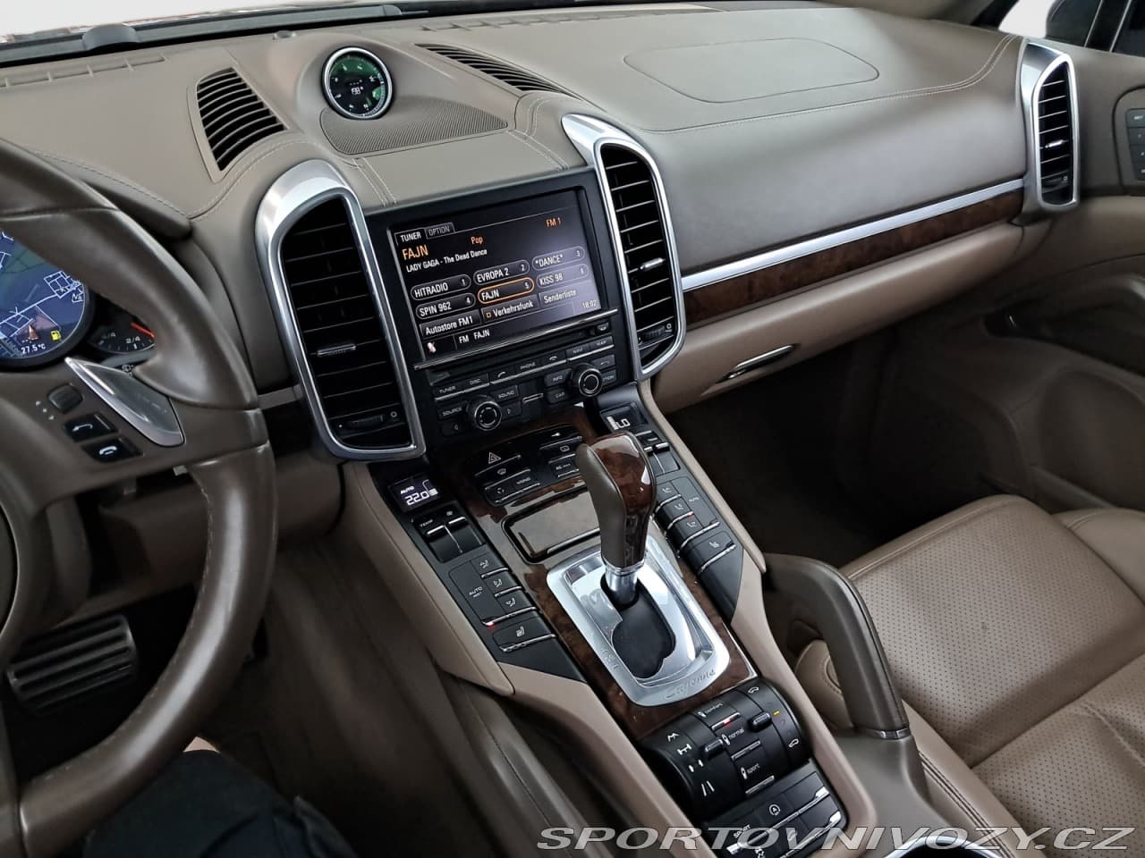 2011 Porsche CAYENNE - 12