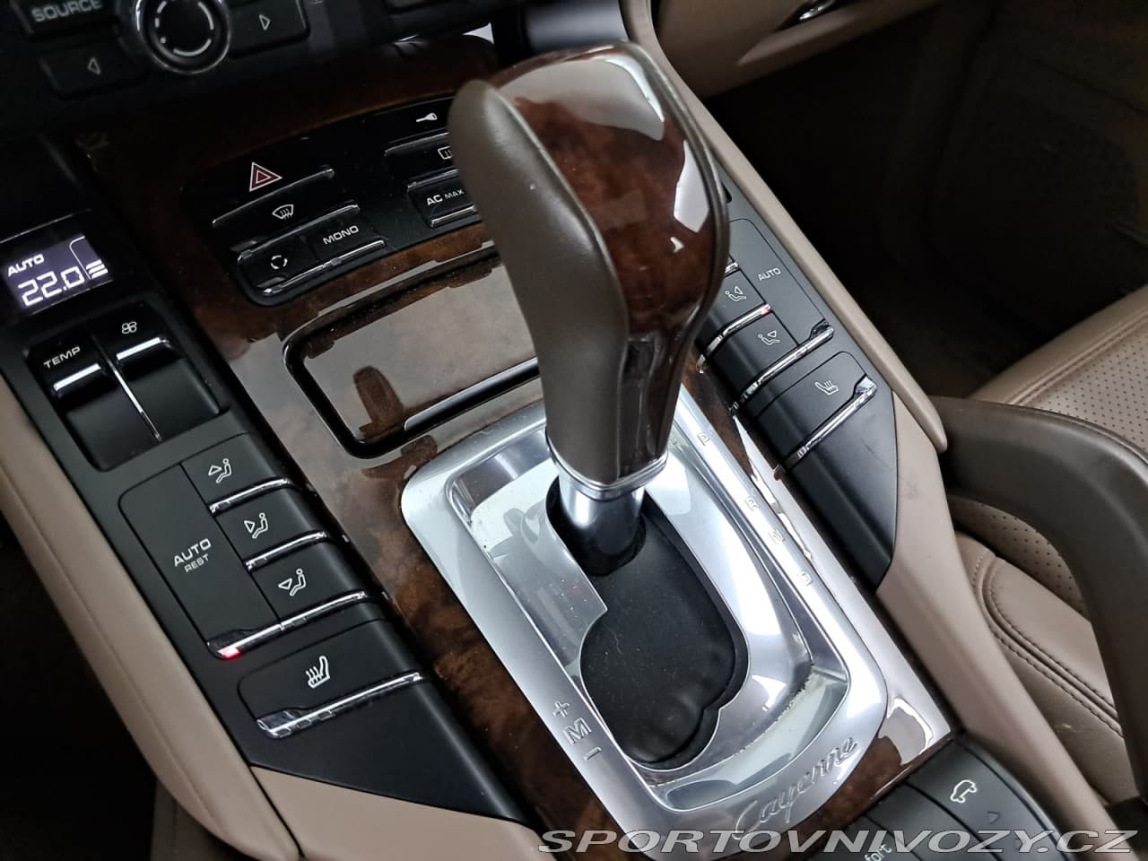 2011 Porsche CAYENNE - 18