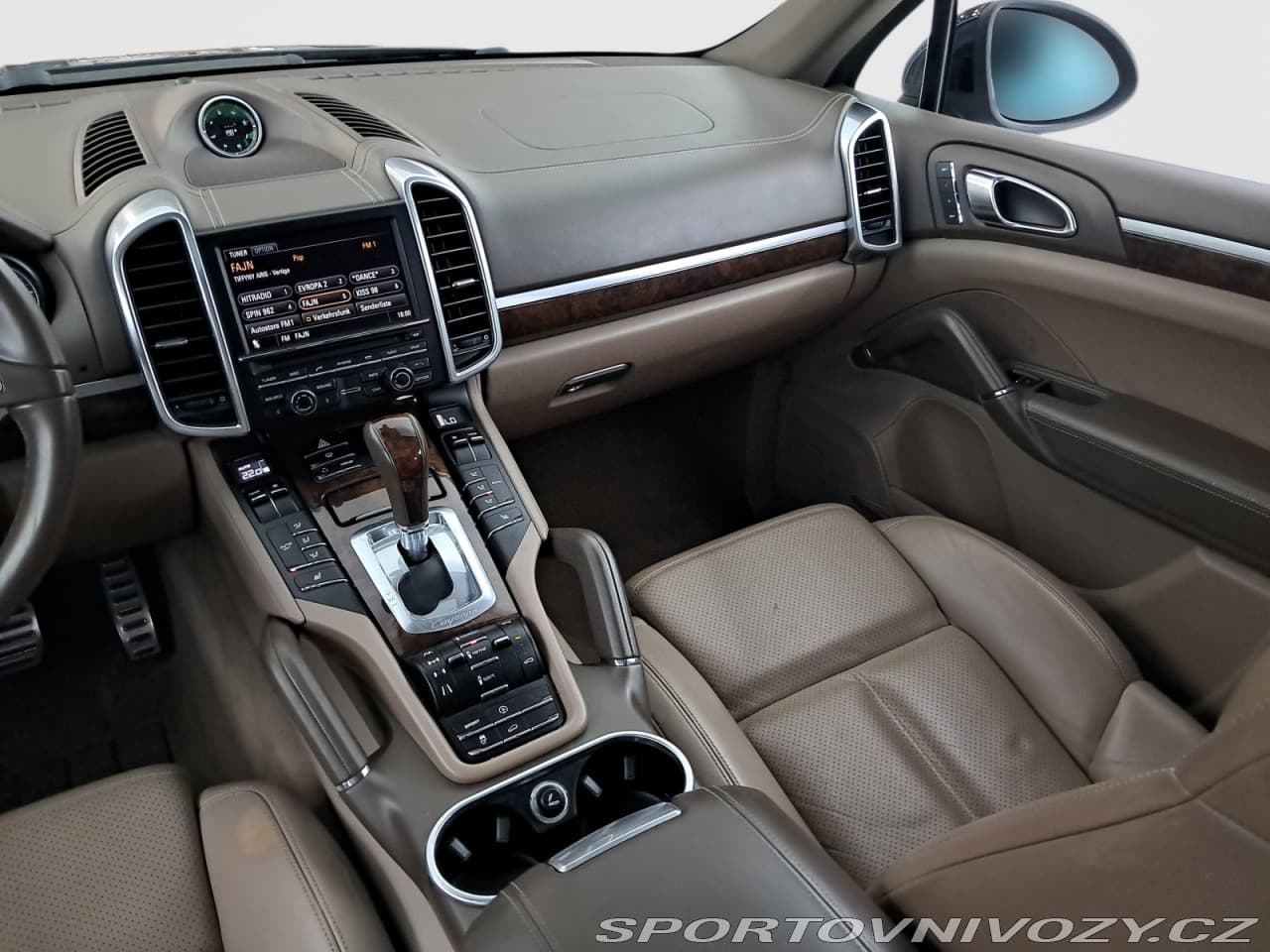 2011 Porsche CAYENNE - 8