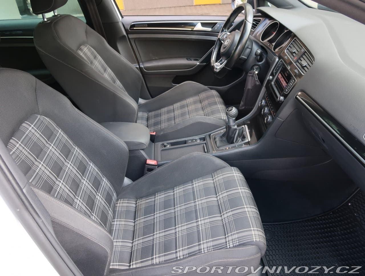 2016 Volkswagen GOLF - 9