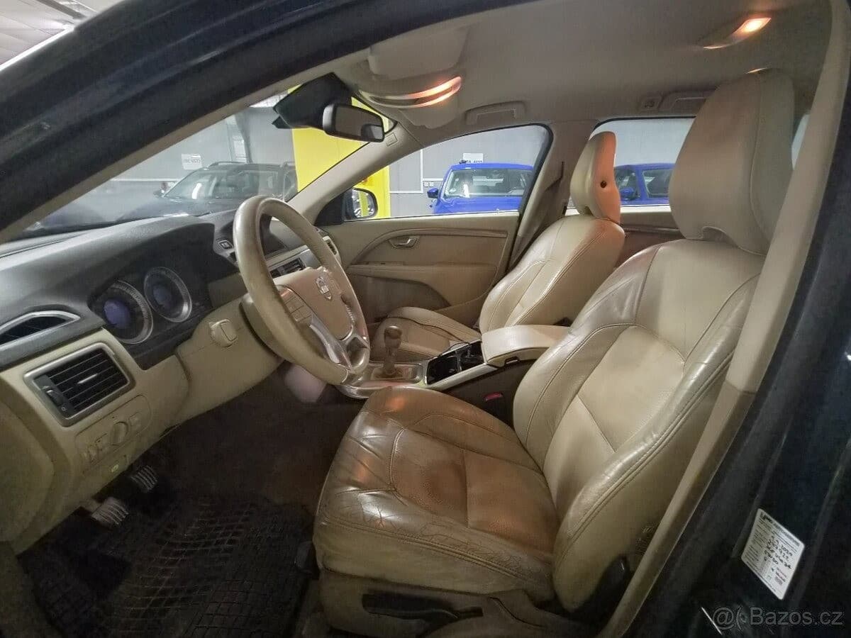 2011 Volvo V70 - 12
