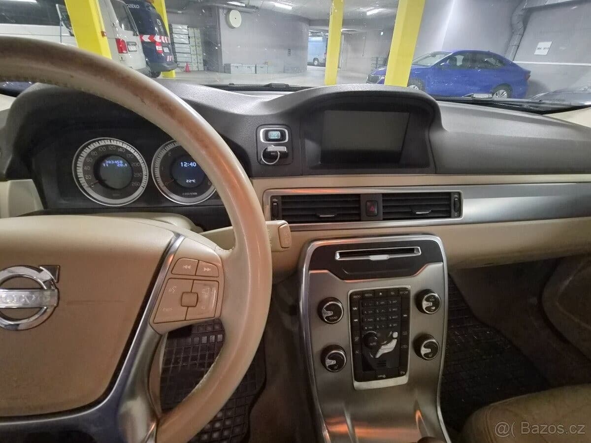 2011 Volvo V70 - 16