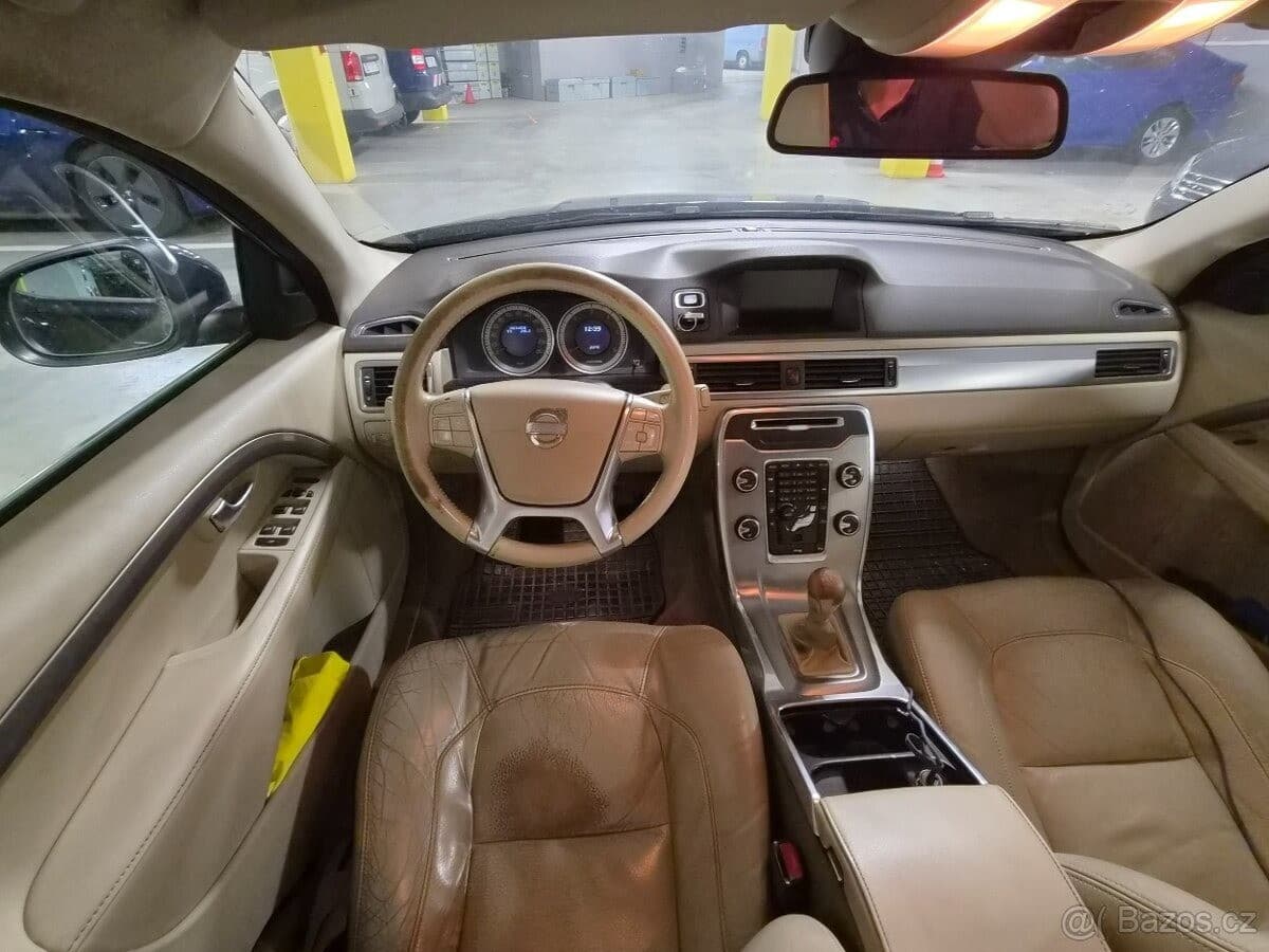 2011 Volvo V70 - 8