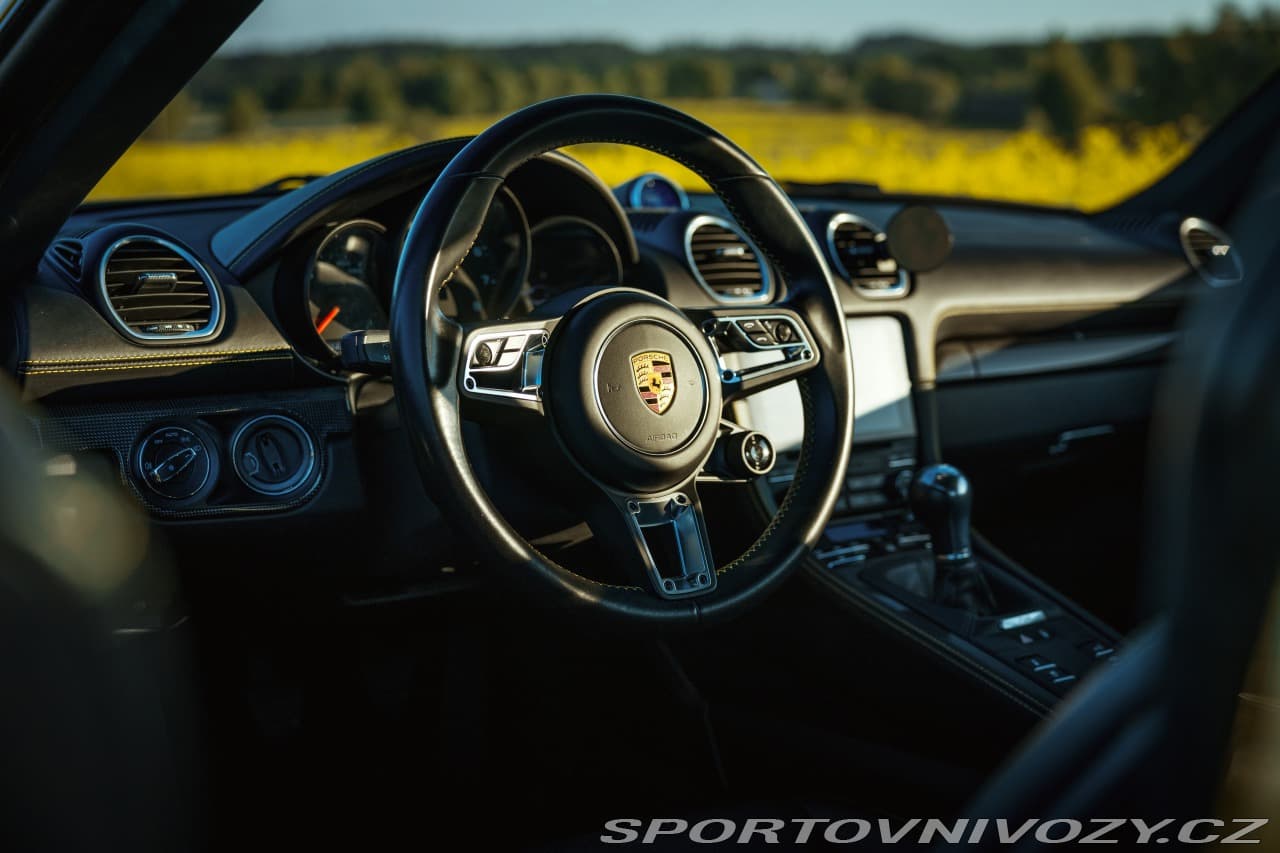 2018 Porsche CAYMAN - 8
