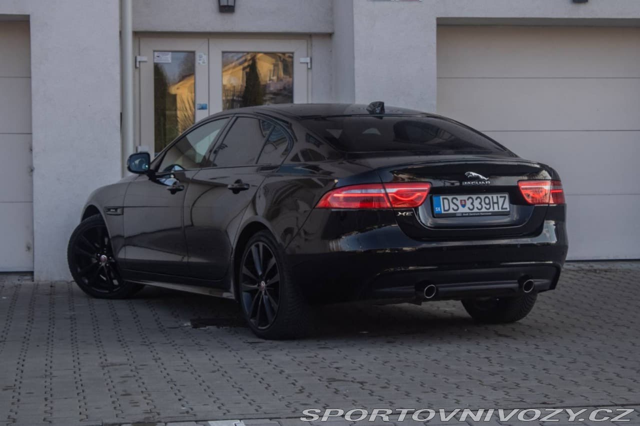 2019 Jaguar XE - 10
