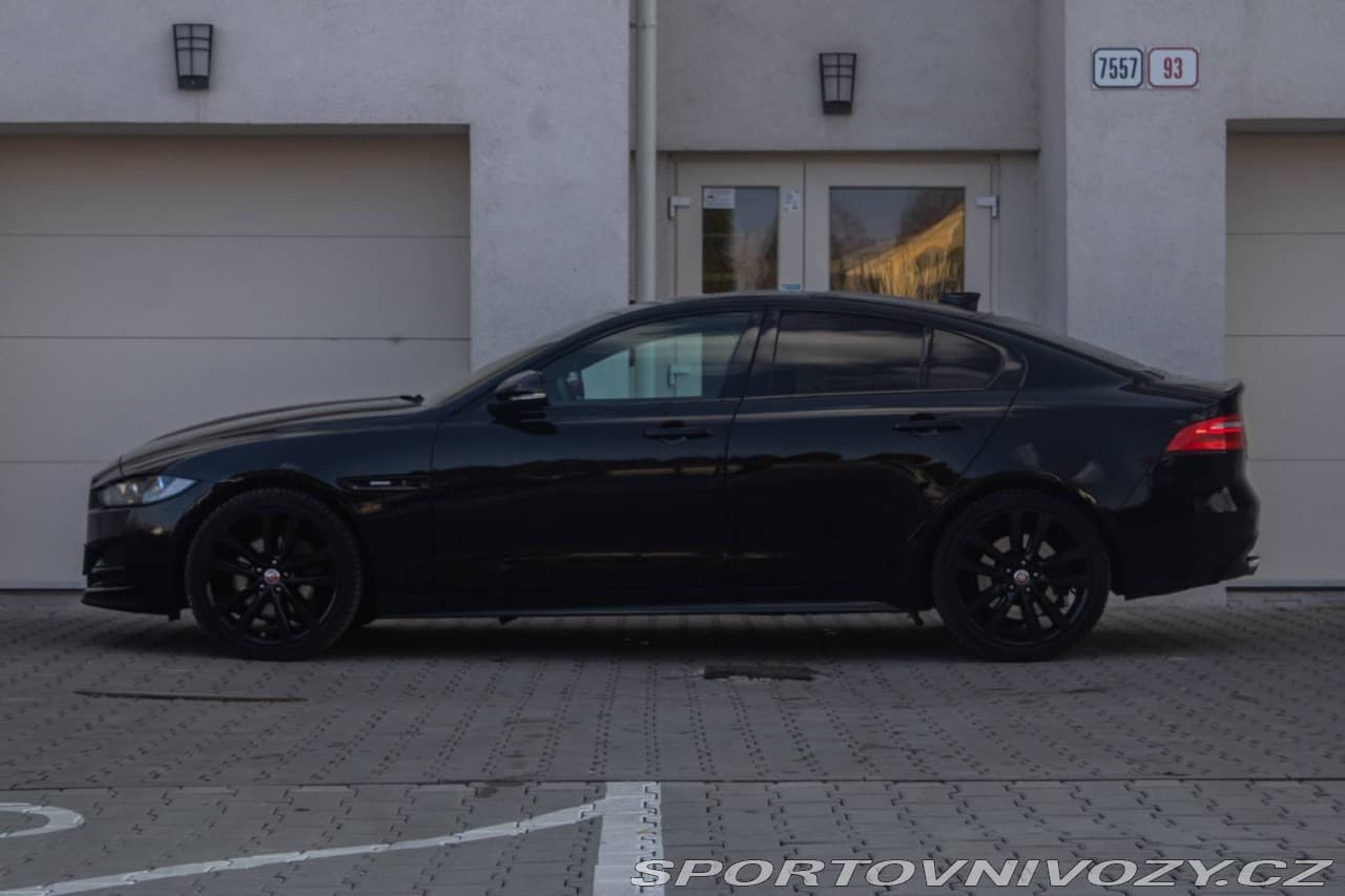 2019 Jaguar XE - 11