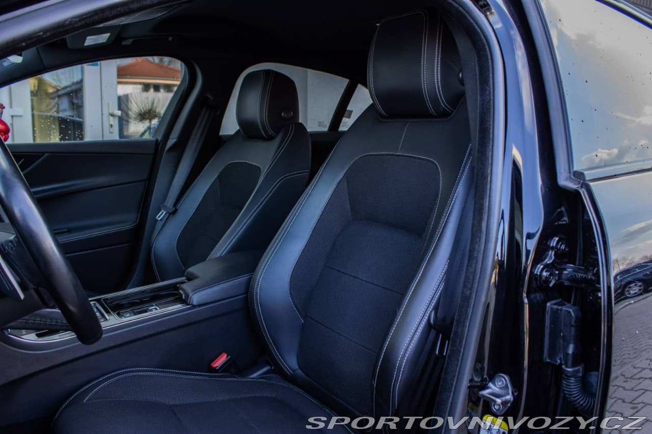 2019 Jaguar XE - 12
