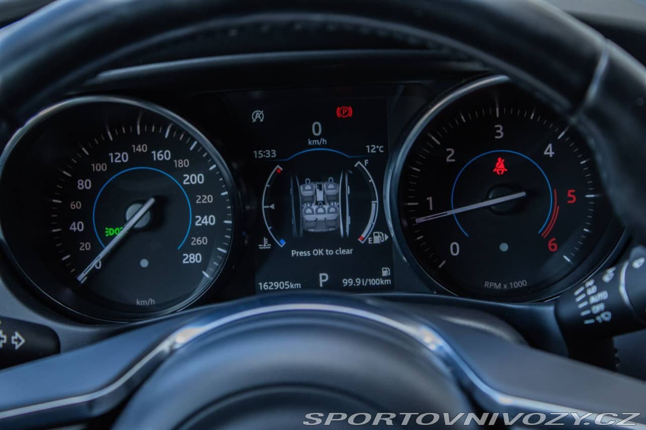 2019 Jaguar XE - 18