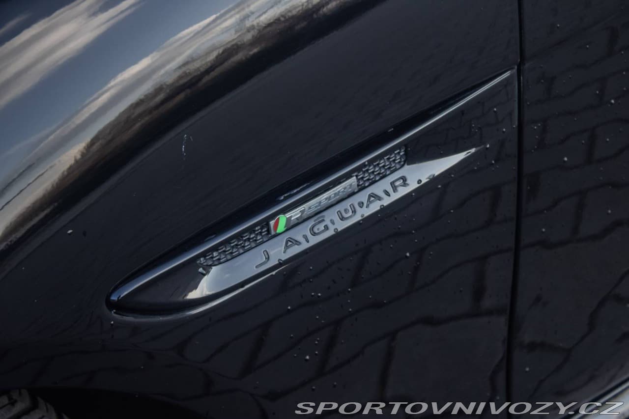 2019 Jaguar XE - 3