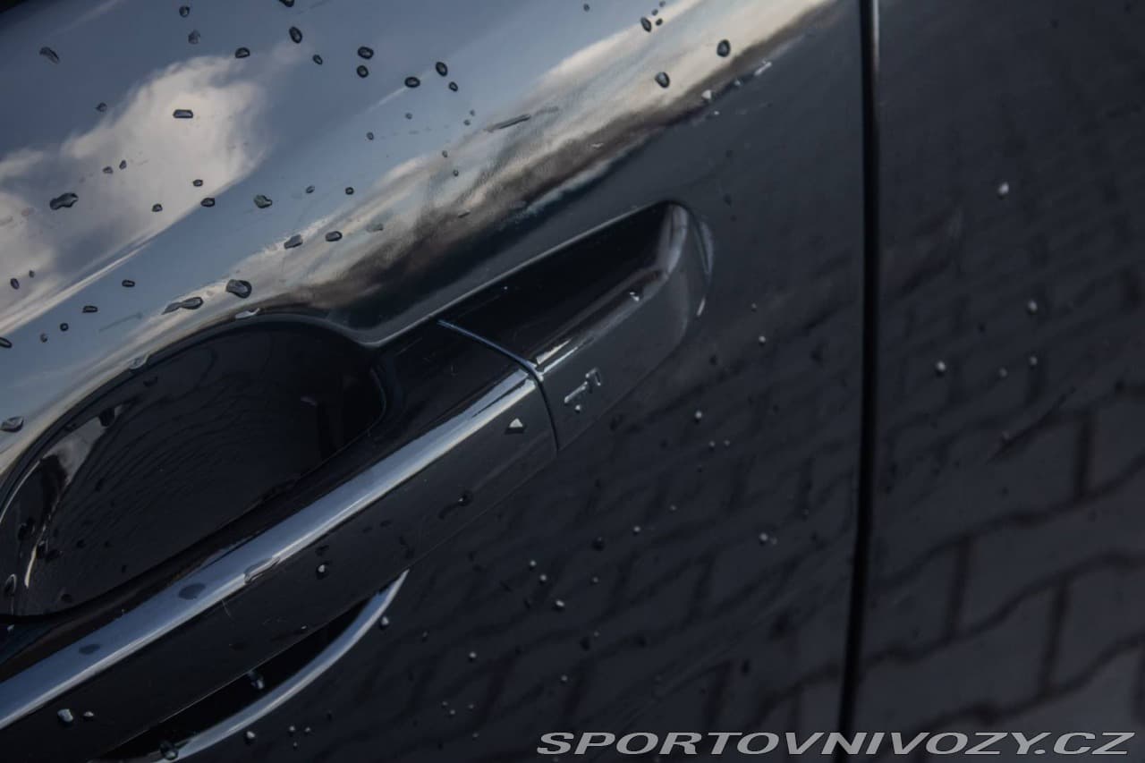 2019 Jaguar XE - 4