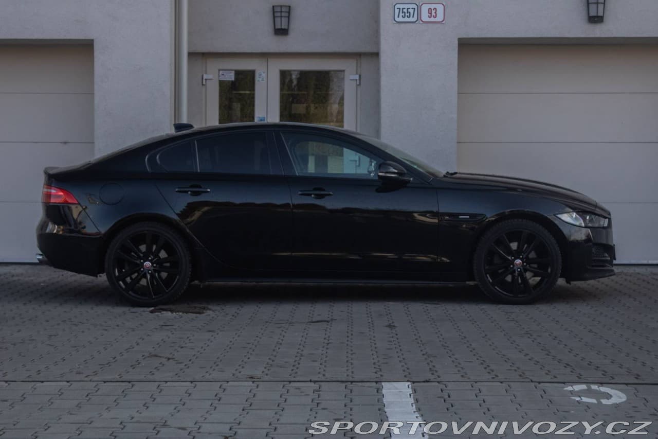 2019 Jaguar XE - 7