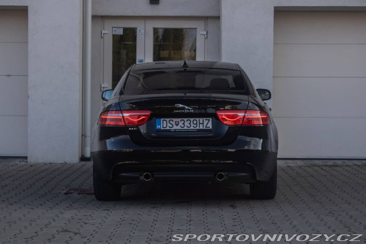 2019 Jaguar XE - 9