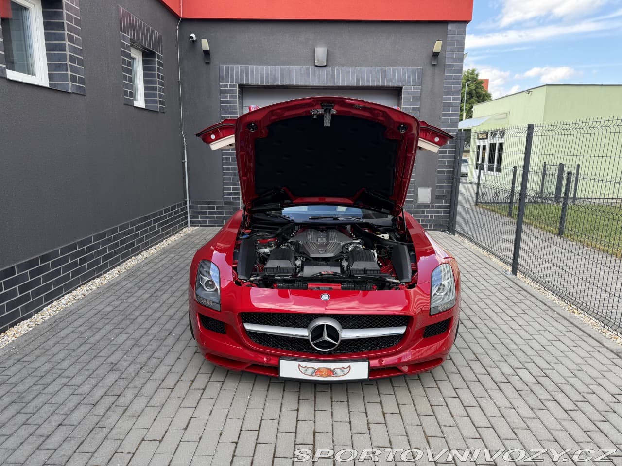 2010 Mercedes-Benz SLS - 10