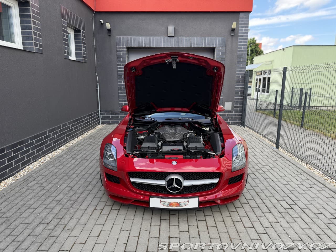 2010 Mercedes-Benz SLS - 11