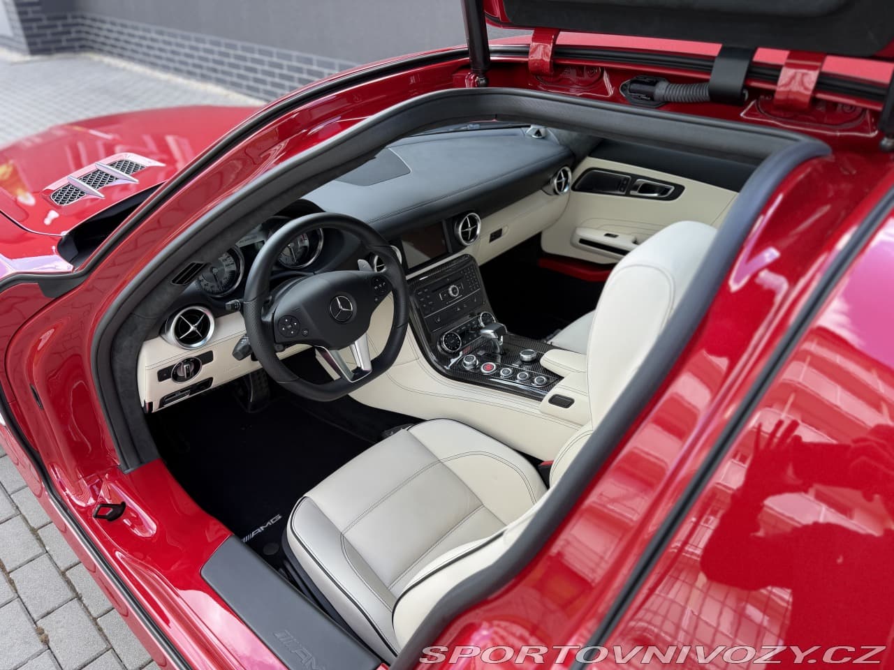 2010 Mercedes-Benz SLS - 12