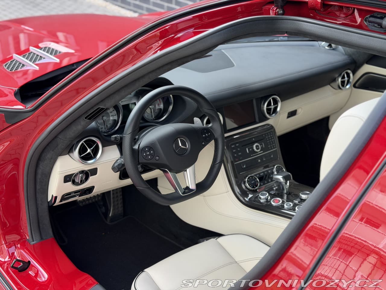 2010 Mercedes-Benz SLS - 13