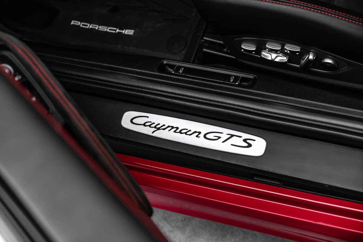 2016 Porsche CAYMAN - 19