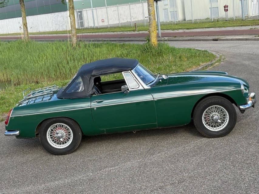 1967 MG MGB - 14