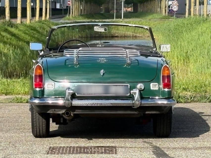 1967 MG MGB - 16