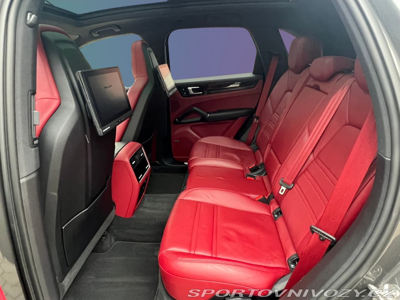 2019 Porsche CAYENNE - 12