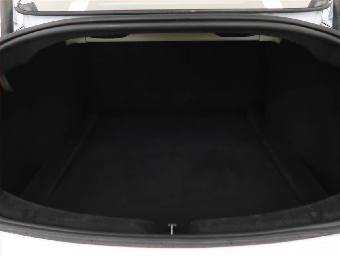 2025 Tesla MODEL 3 - 13