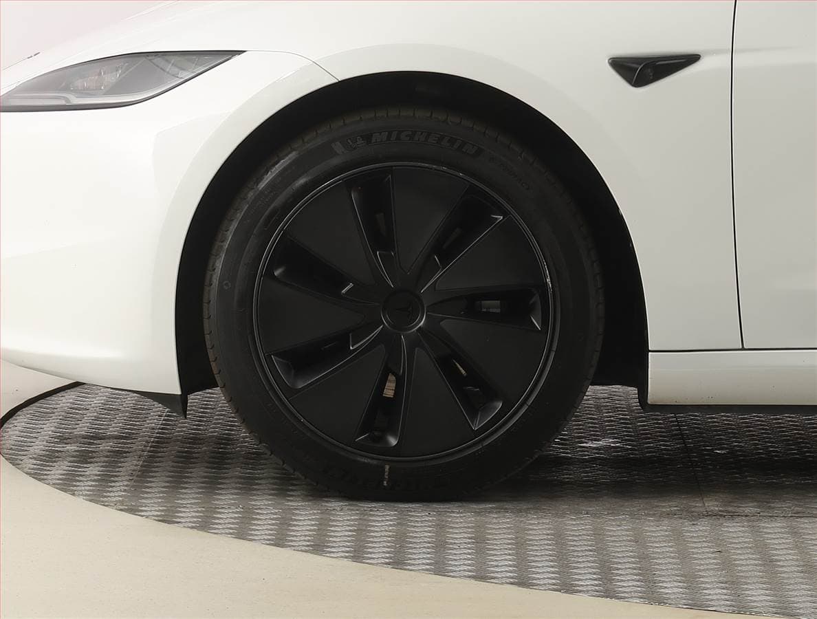 2025 Tesla MODEL 3 - 14