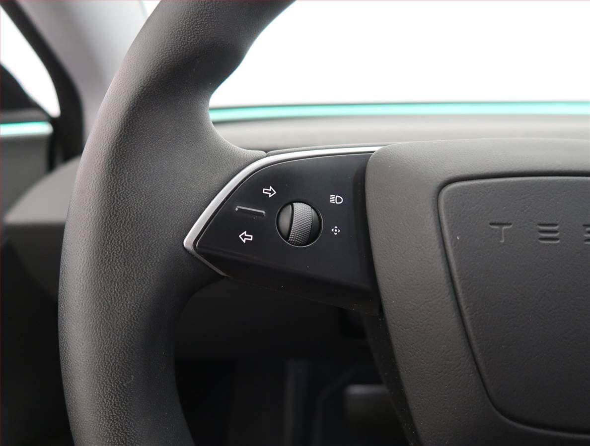 2025 Tesla MODEL 3 - 15
