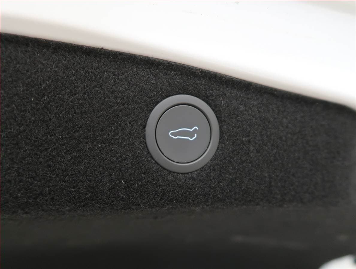 2025 Tesla MODEL 3 - 17
