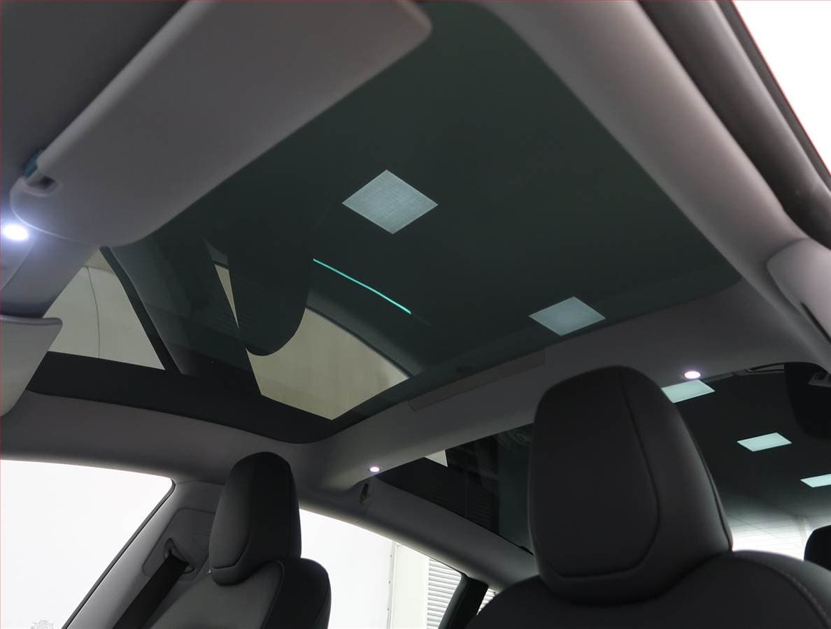 2025 Tesla MODEL 3 - 19