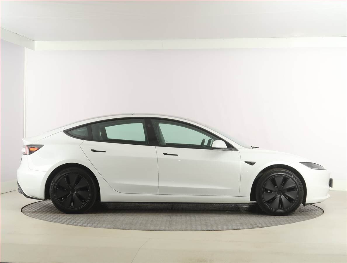 2025 Tesla MODEL 3 - 6