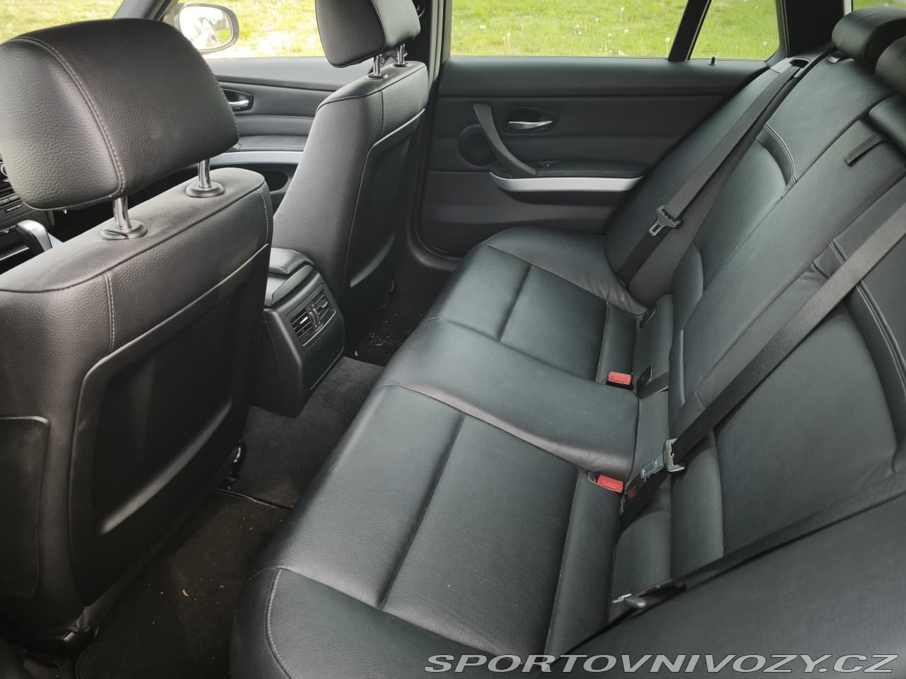 2010 BMW 3-SERIES - 9