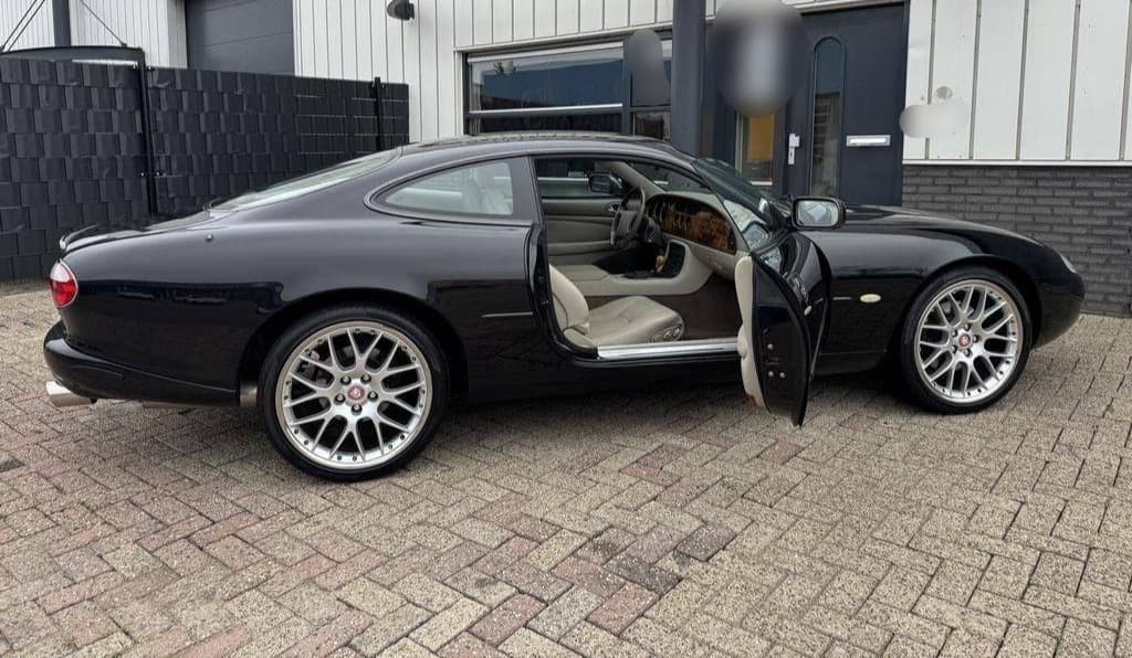 1999 Jaguar XK - 10