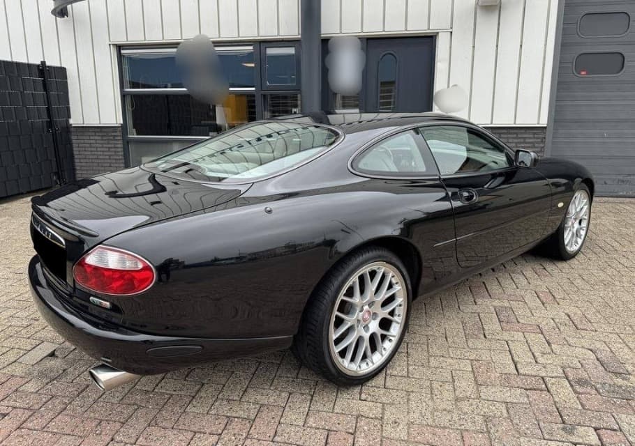1999 Jaguar XK - 11