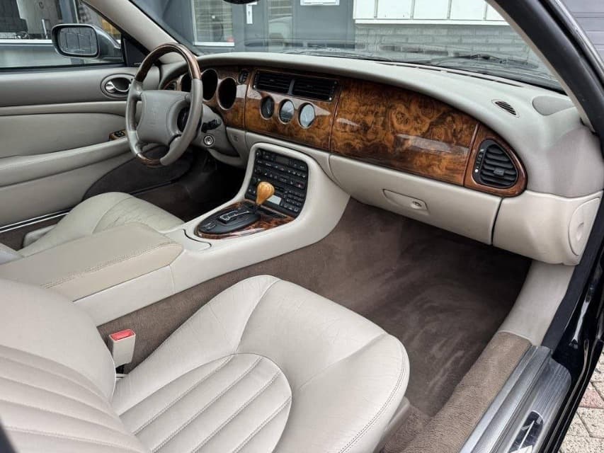 1999 Jaguar XK - 16