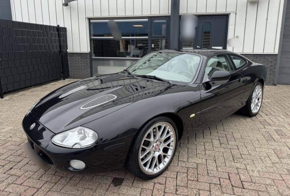 1999 Jaguar XK - 7