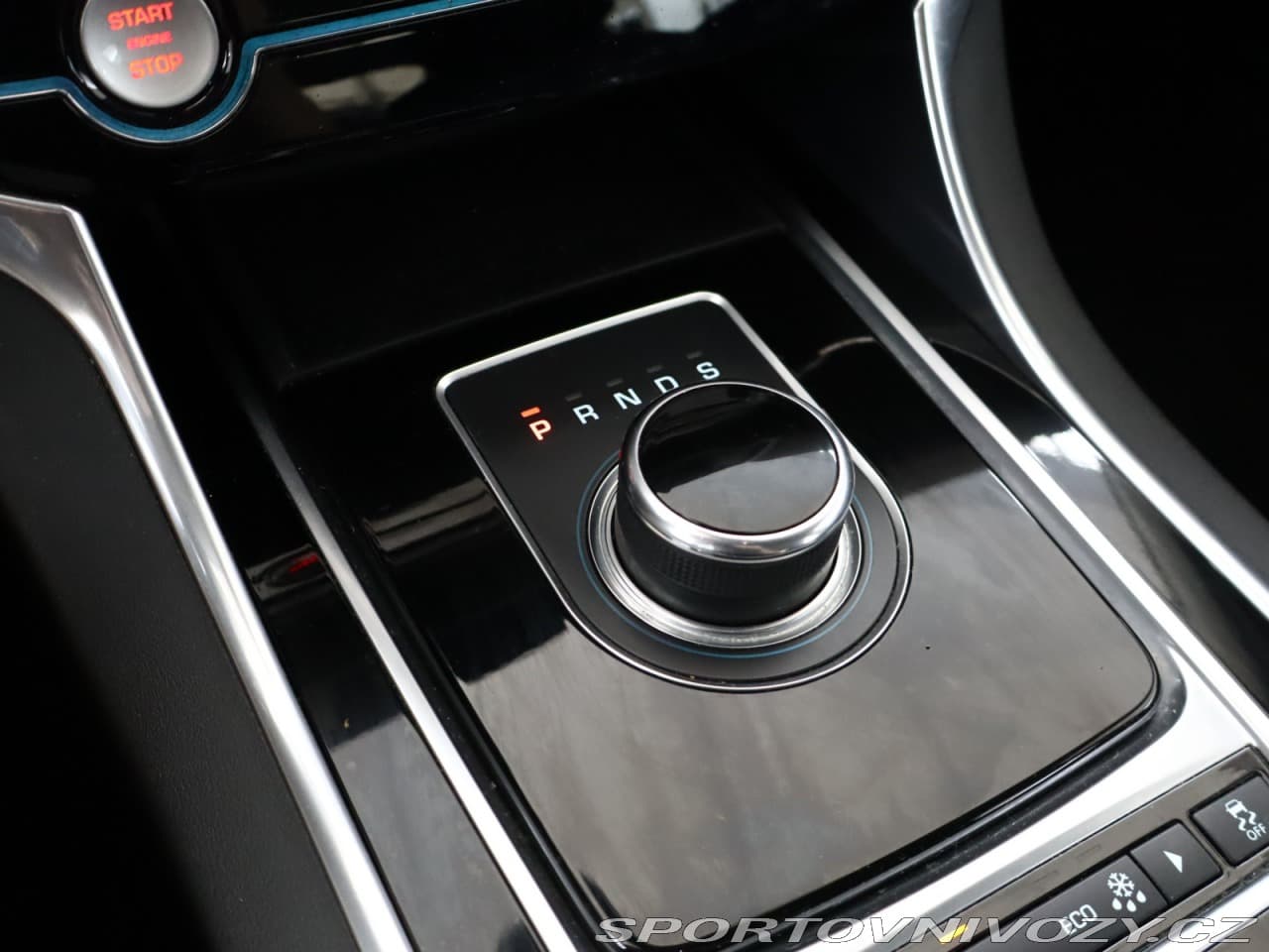 2016 Jaguar XE - 11