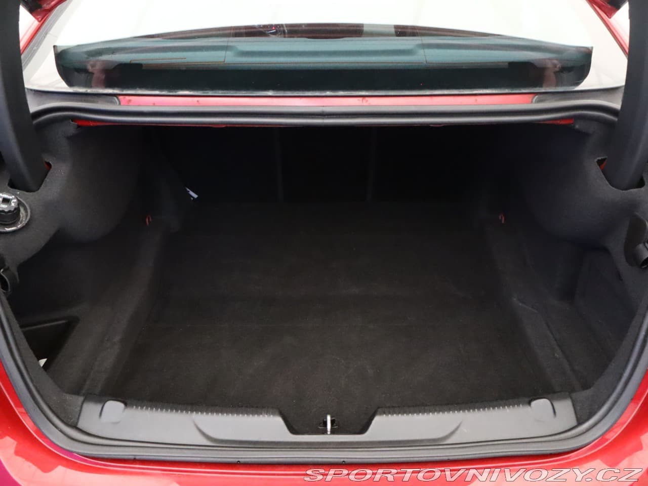 2016 Jaguar XE - 12